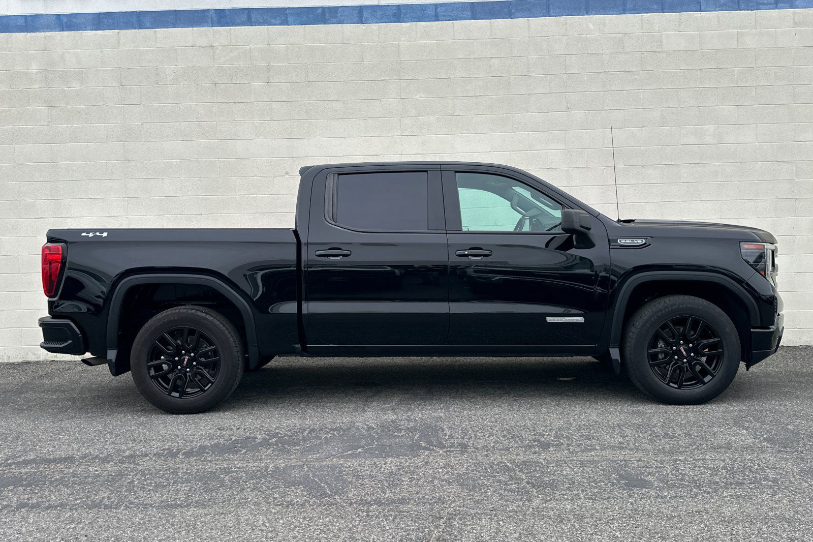 Used 2023 GMC Sierra 1500 Elevation AWD/4WD image 3