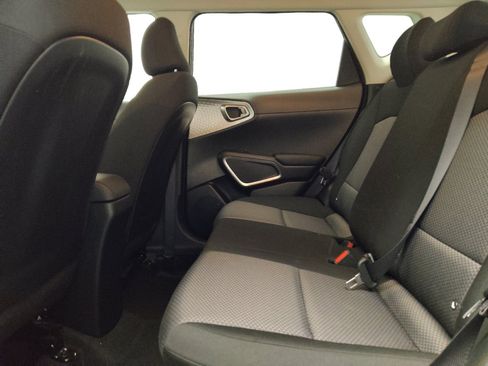 Used 2025 Kia Soul LX image 18