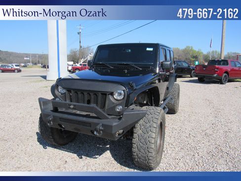 Used 2017 Jeep Wrangler Unlimited Sahara w/ Connectivity Group image 2