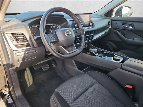 Used 2025 Nissan Rogue SV AWD/4WD image 10