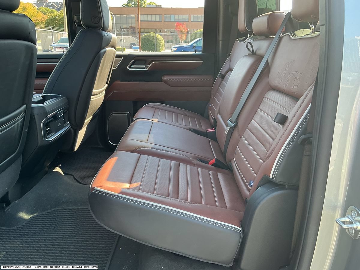 Used 2025 GMC Sierra 3500 Denali Ultimate AWD/4WD image 9