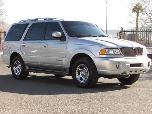 Used 2000 Lincoln Navigator Base 4dr 4WD SUV image 1