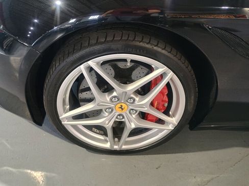 Used 2018 Ferrari California T RWD image 54
