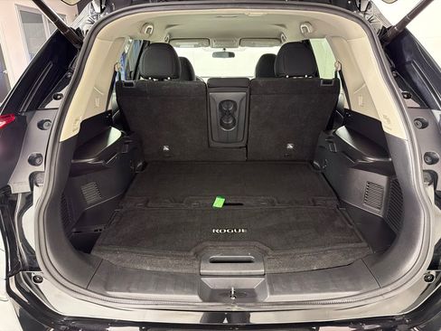 Used 2018 Nissan Rogue SV image 22