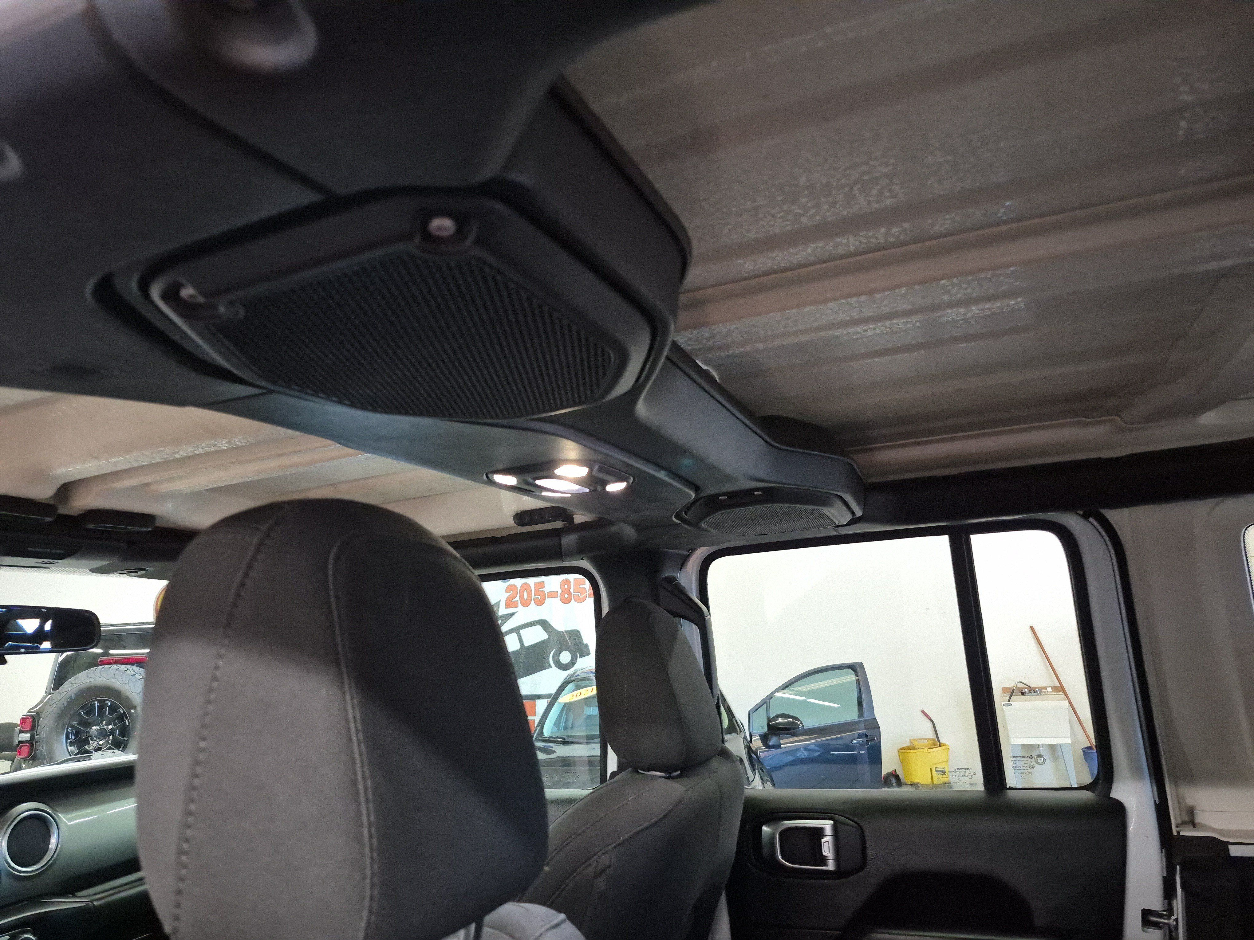 Used 2019 Jeep Wrangler Unlimited Sahara AWD/4WD image 15