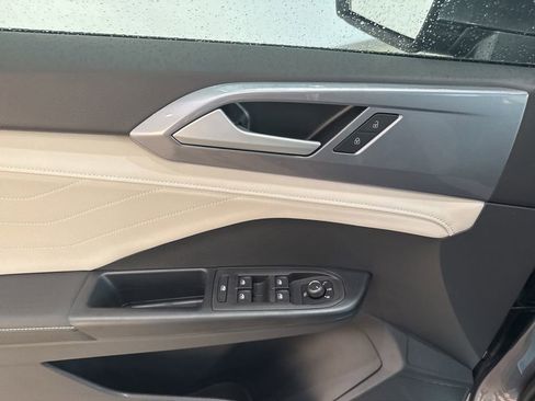 New 2025 Volkswagen Taos SEL image 18