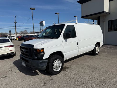 Used 2009 Ford E-150 and Econoline 150 E-150 image 2