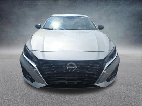 Used 2025 Nissan Altima 2.5 SV FWD image 3