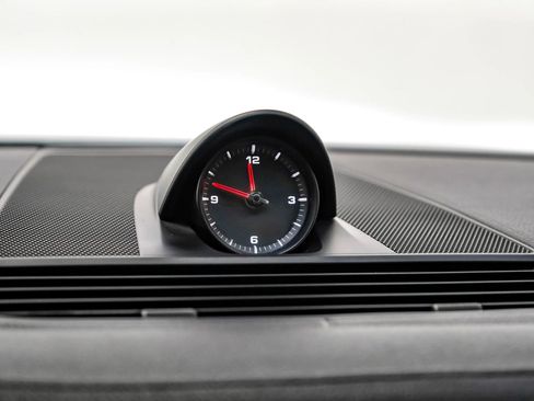 Used 2019 Porsche Panamera image 24