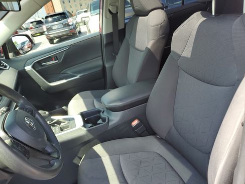 Used 2019 Toyota RAV4 XLE w/ Convenience Package AWD/4WD image 16