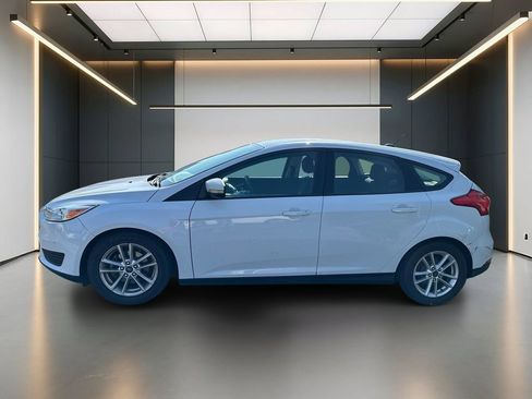 Used 2015 Ford Focus SE FWD image 2