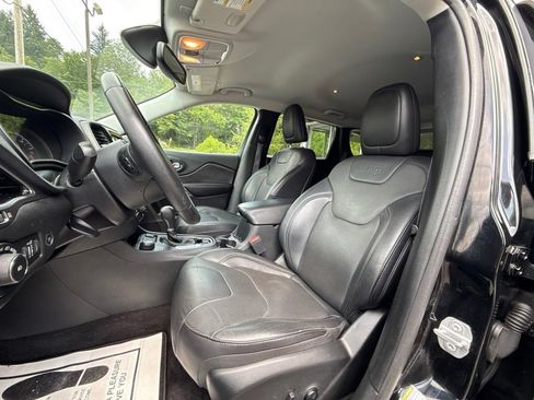 Used 2019 Jeep Cherokee Limited w/ Trailer Tow Group AWD/4WD image 18