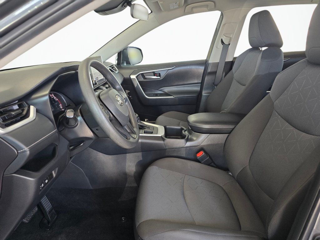 Used 2025 Toyota RAV4 XLE AWD/4WD image 18