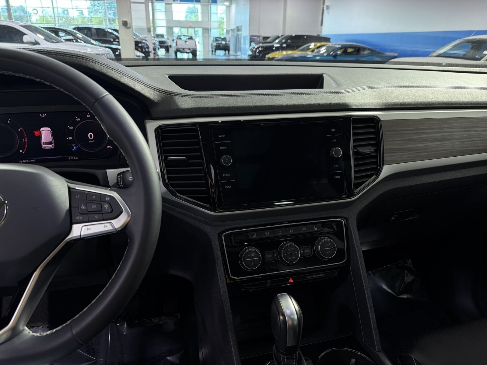 Used 2023 Volkswagen Atlas SEL AWD/4WD image 19
