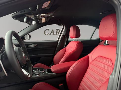 Used 2024 Alfa Romeo Giulia Quadrifoglio image 9