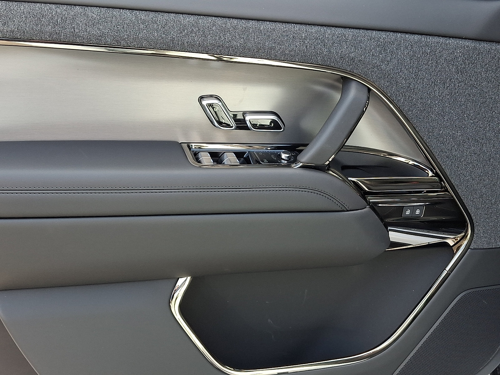 New 2026 Land Rover Range Rover Sport SE AWD/4WD image 9