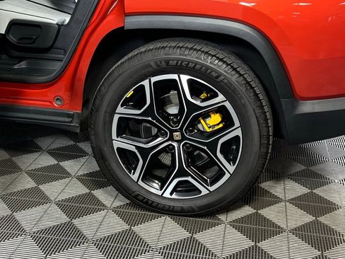 Used 2024 Rivian R1S Launch Edition image 23