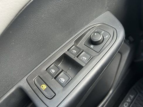 Certified 2023 Volkswagen Taos SE w/ Black Wheel Package FWD image 20