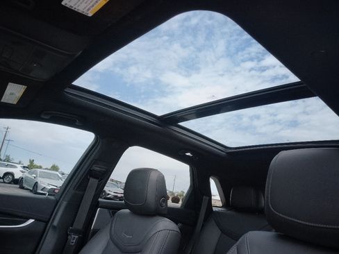 Used 2020 Cadillac XT5 Premium Luxury FWD image 10
