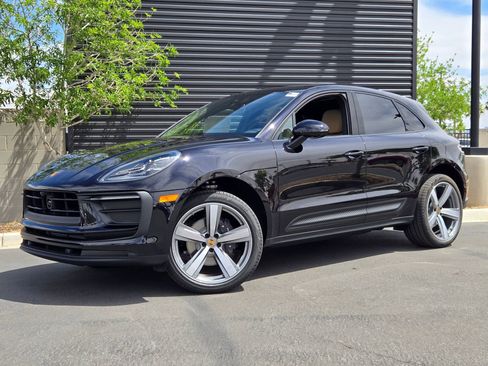 Certified 2025 Porsche Macan image 1