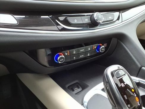 Used 2019 Buick Enclave Essence image 20