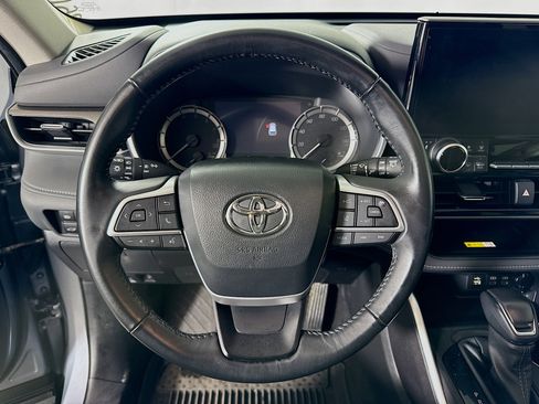 Certified 2023 Toyota Highlander XLE image 12