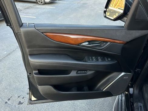 Used 2017 Cadillac Escalade ESV Premium Luxury image 12