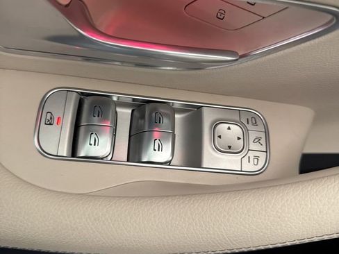 Used 2025 Mercedes-Benz GLE 450e 4MATIC image 11