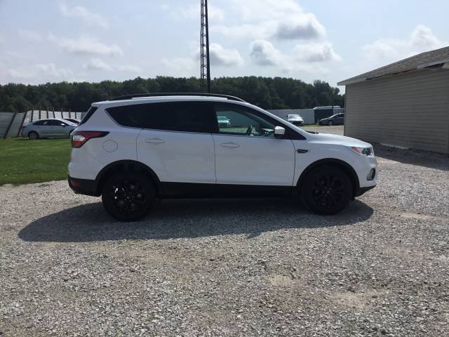 Used 2018 Ford Escape SE FWD image 2