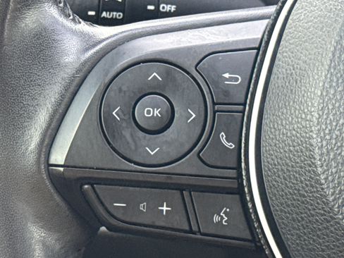 Used 2020 Toyota RAV4 XLE Premium FWD image 18