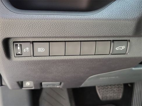 Used 2025 Toyota RAV4 XLE image 20