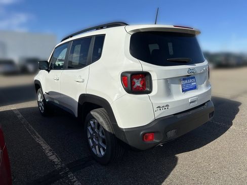 Used 2023 Jeep Renegade Latitude w/ Premium Group AWD/4WD image 4