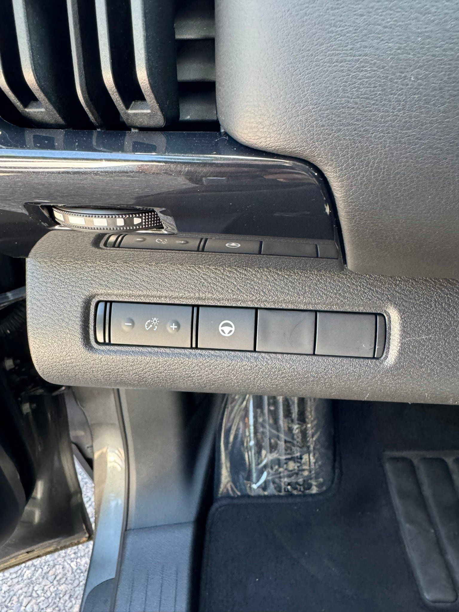 Used 2022 Nissan Pathfinder SV AWD/4WD image 21