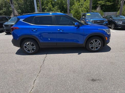 Certified 2023 Kia Seltos S w/ Navigation Package FWD image 3