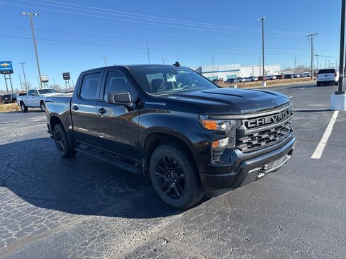 Used 2022 Chevrolet Silverado 1500 Custom image 3