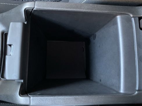 Used 2023 GMC Acadia SLE image 25