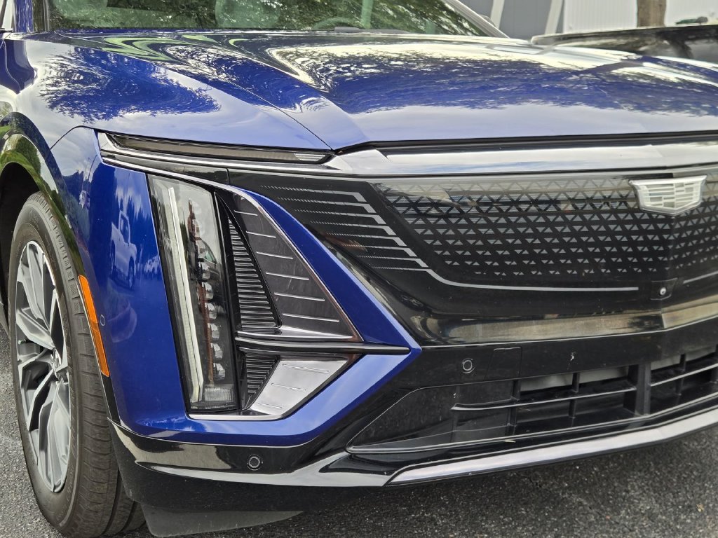 Used 2024 Cadillac Lyriq Sport RWD image 2