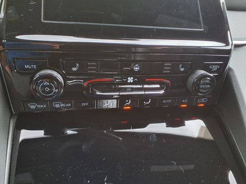 New 2025 Jeep Grand Cherokee L Altitude image 13