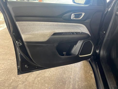 Used 2024 Jeep Compass Latitude AWD/4WD image 15