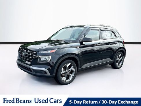 Used 2023 Hyundai Venue SEL FWD image 3