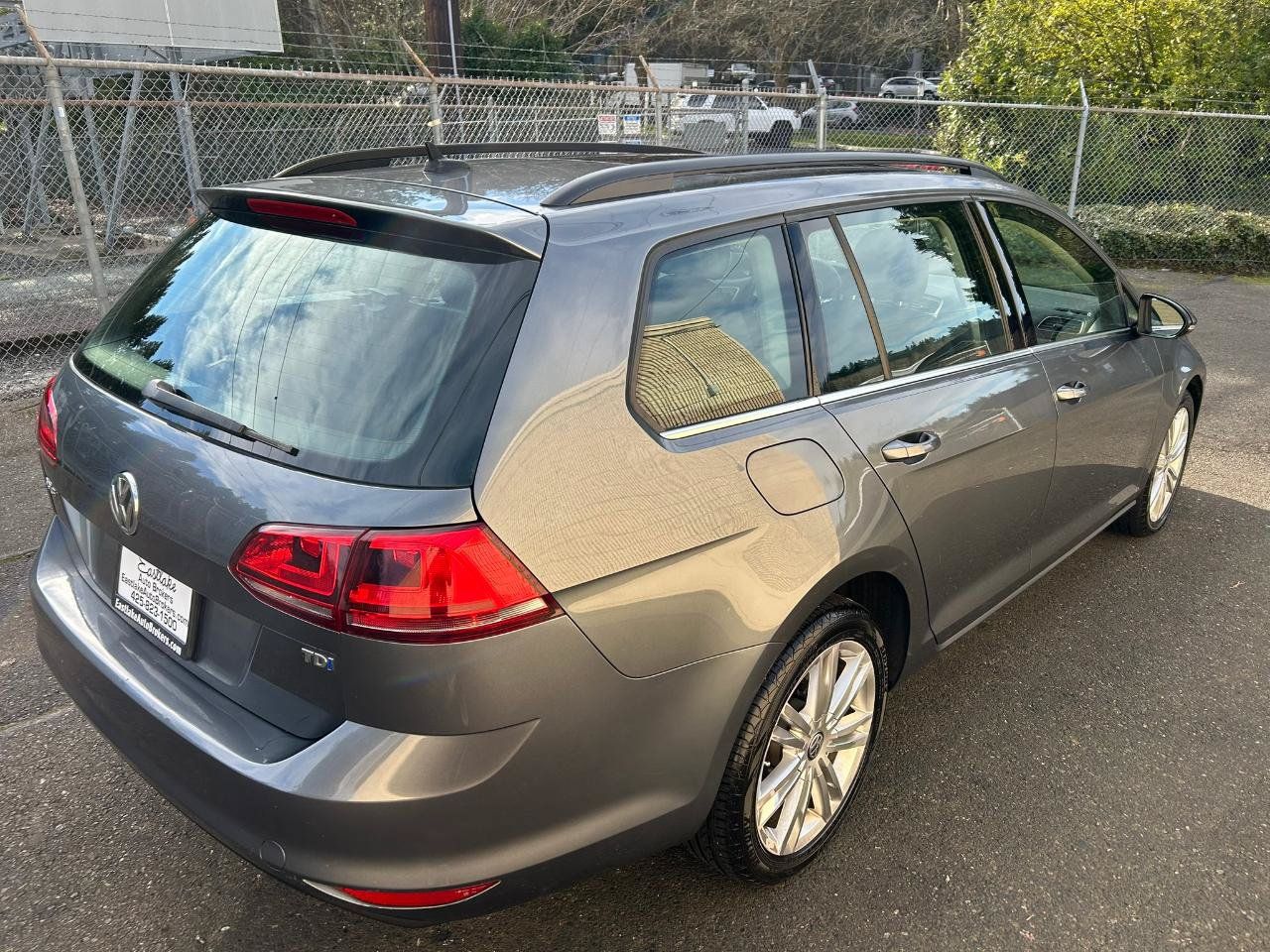 Used 2015 Volkswagen Golf TDI SE FWD image 5