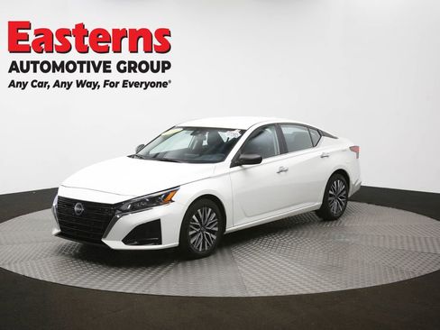 Used 2025 Nissan Altima 2.5 SV FWD image 55