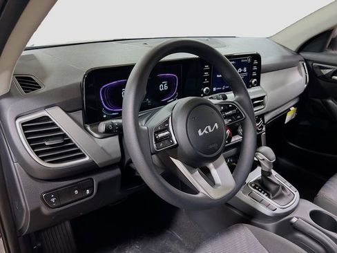 New 2026 Kia Seltos LX image 9