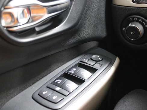 Used 2018 Jeep Cherokee Latitude image 37