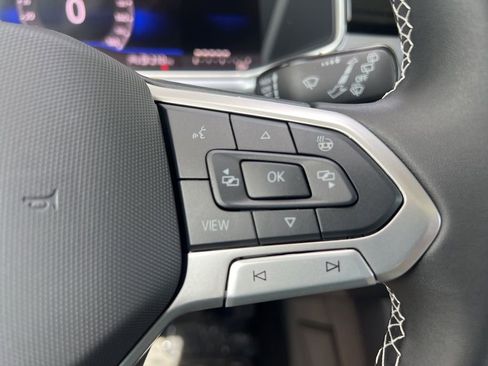 New 2025 Volkswagen Taos SE image 30