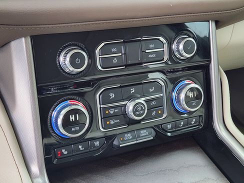 Used 2023 GMC Yukon XL Denali w/ Denali Reserve Package image 22