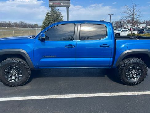 Used 2017 Toyota Tacoma TRD Off-Road image 4