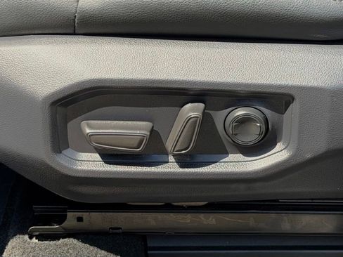 Used 2023 Toyota Tundra Limited AWD/4WD image 18