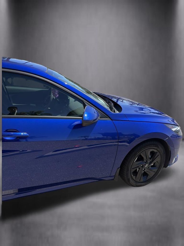 Certified 2023 Hyundai Elantra Blue FWD image 11