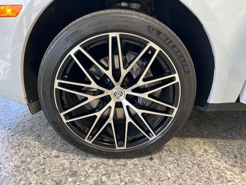Used 2023 Porsche Macan Base image 46